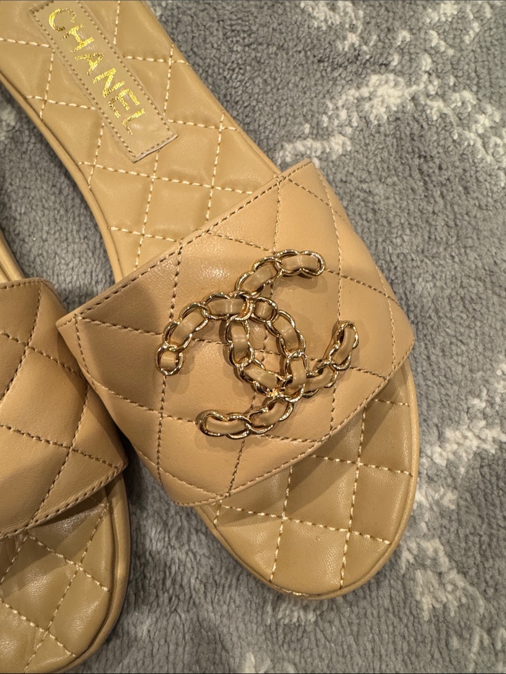 Chanel style Quilted Beige Slide Sandals with Gold Chain Logo - Picture 4 of 4